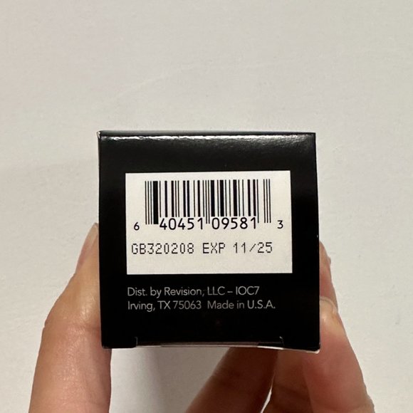 Revision Intellishade Original Anti-Aging Tinted Moisturizer SPF 45 Cream 1.7 oz - Picture 3 of 5